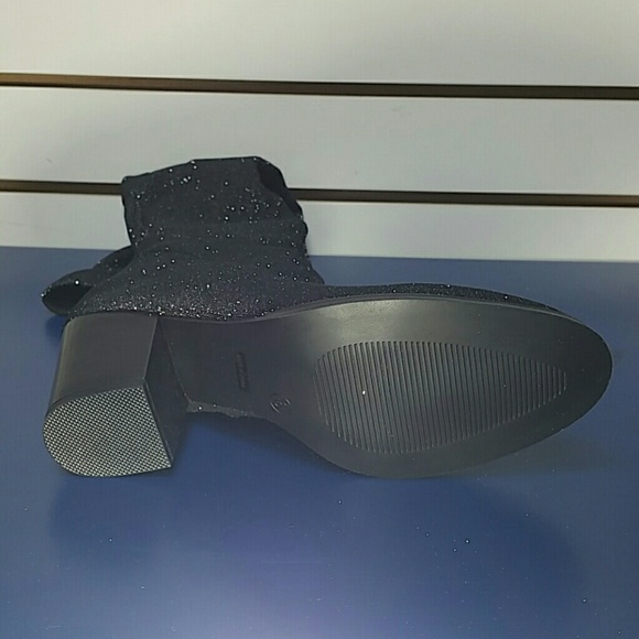 Boots - Picture 7 of 8